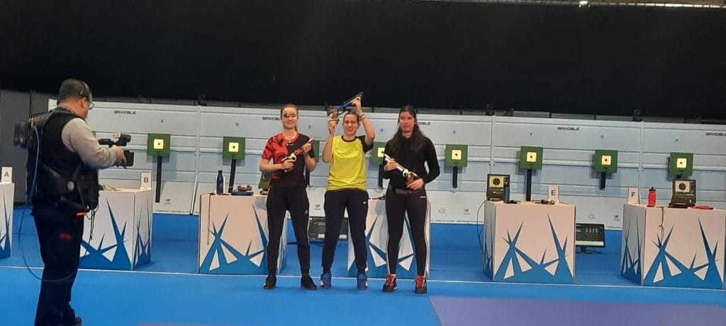 Maéva Vice-Championne de France en Pistolet 10m Précision Junior Fille !!!